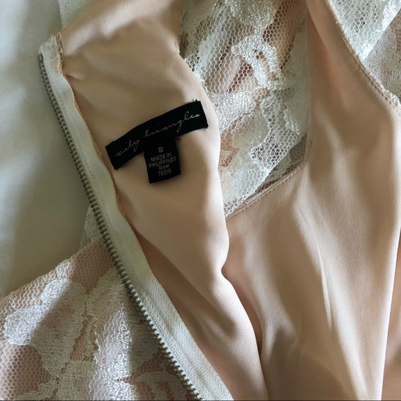 Lace Dress with Pearl Detail; Size 8 - Picture 8 of 9